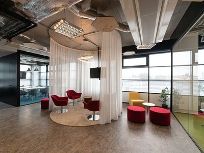 YTAIVY7Q7FDIlunde-office-startupjobs-07153026164138.jpg