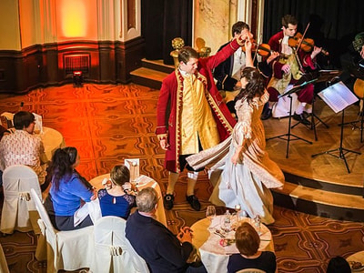 F5J5VI8XZ1BXmozart-dinner-prague-dancing-singers-2-web149804333319.jpg