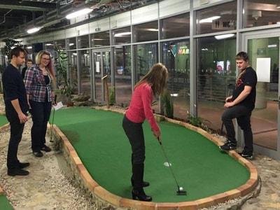 ME9FVGOXBTAXteambuilding-minigolf145735335360.jpg