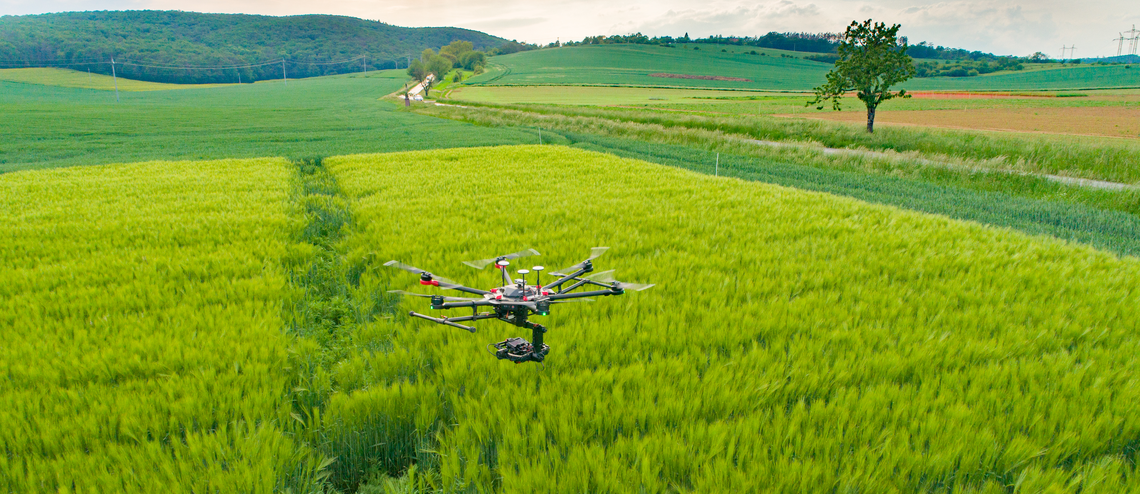 Spotřeba pesticidů díky dronům klesá až o 70 procent. Brněnští SkyMaps ukazují agrochemickým obrům, jak šetřit přírodu