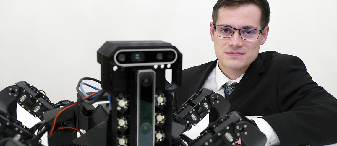 Student ČVUT naprogramoval mozek robota záchranáře. Vyhrál soutěž o nejlepší diplomku a uspěl i v USA
