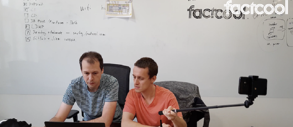 Selfie den: Podívejte se, jak se tvoří oděvní e-shopy Factcool