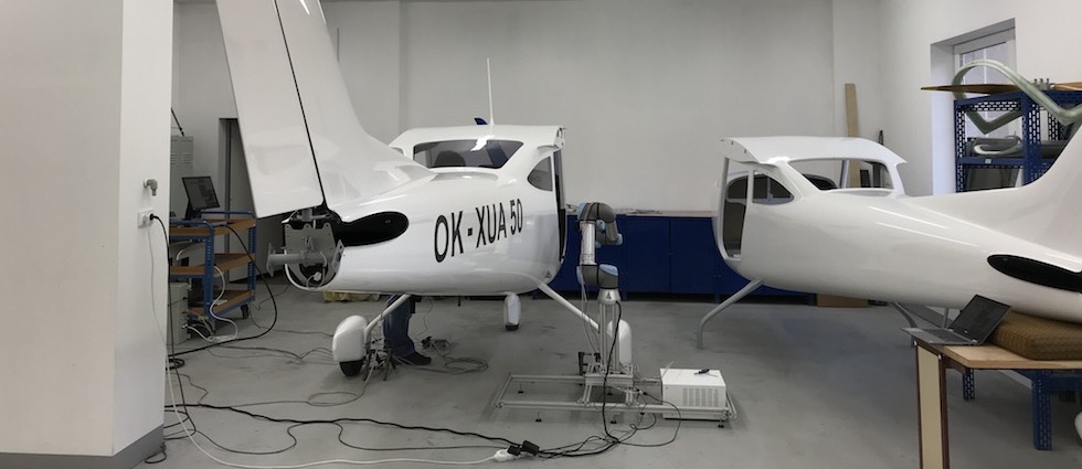 Převratný robotický rentgen české Radalytiky odhaluje defekty v letadlech, v budoucnu chce nahradit CT přístroje