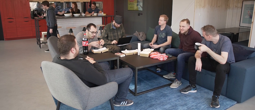 Selfie den: Kafe a kódy. Podívejte se, jak to chodí v největším slovenském webhostingu WebSupport
